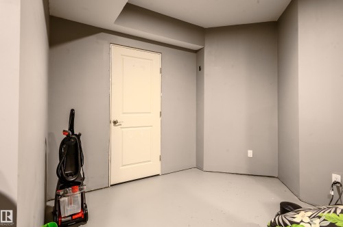 2 7115 Armour Link Link, Edmonton, AB - Indoor