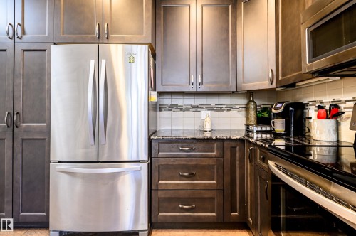 2 7115 Armour Link Link, Edmonton, AB - Indoor Photo Showing Kitchen