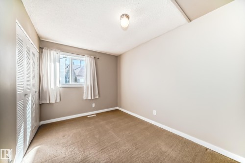 6 Woodvale Village, Edmonton, AB - Indoor Photo Showing Other Room