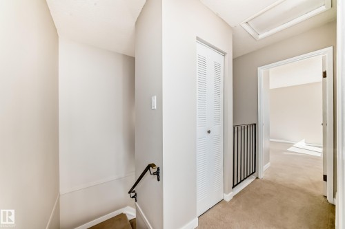 6 Woodvale Village, Edmonton, AB - Indoor Photo Showing Other Room