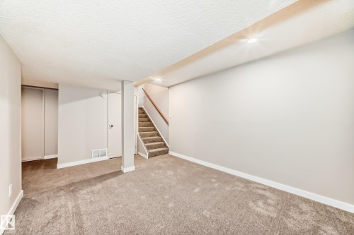 6 Woodvale Village, Edmonton, AB - Indoor Photo Showing Other Room