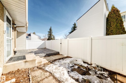 6 Woodvale Village, Edmonton, AB - Outdoor