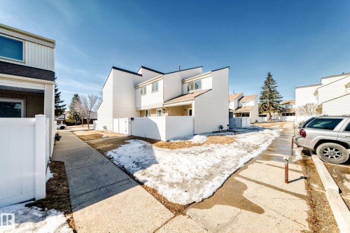6 Woodvale Village, Edmonton, AB - Outdoor
