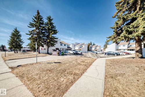 6 Woodvale Village, Edmonton, AB - Outdoor