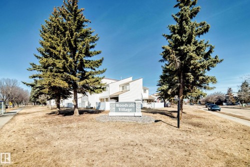 6 Woodvale Village, Edmonton, AB - Outdoor