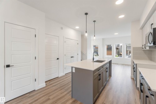 20635 43 Avenue, Edmonton, AB - Indoor Photo Showing Kitchen With Upgraded Kitchen