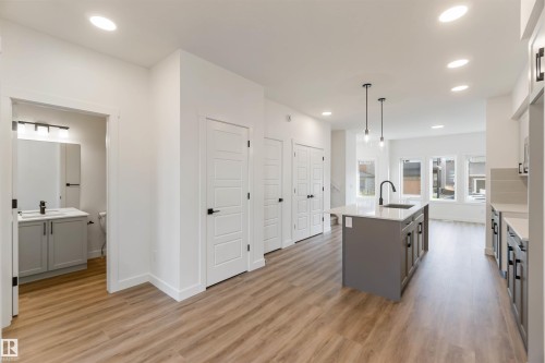 20635 43 Avenue, Edmonton, AB - Indoor Photo Showing Kitchen With Upgraded Kitchen