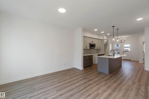 20635 43 Avenue, Edmonton, AB - Indoor Photo Showing Kitchen With Upgraded Kitchen