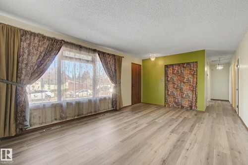 6223 139 Avenue, Edmonton, AB - Indoor Photo Showing Other Room