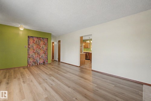 6223 139 Avenue, Edmonton, AB - Indoor Photo Showing Other Room