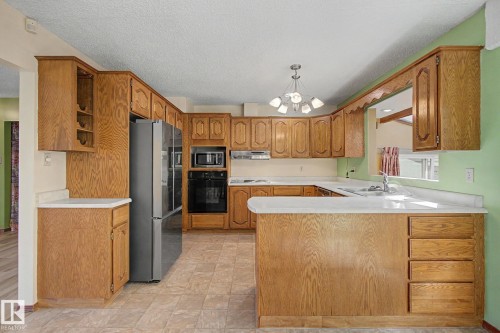 6223 139 Avenue, Edmonton, AB - Indoor Photo Showing Kitchen With Double Sink
