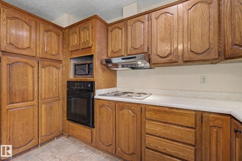 6223 139 Avenue, Edmonton, AB - Indoor Photo Showing Kitchen