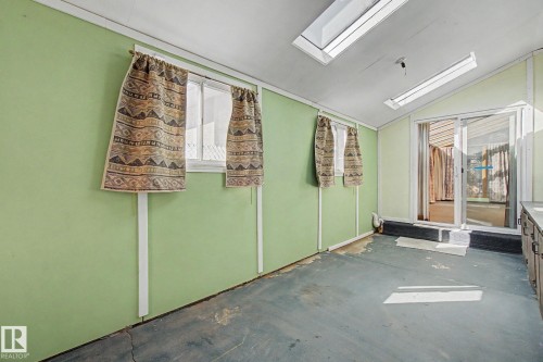 6223 139 Avenue, Edmonton, AB - Indoor Photo Showing Other Room