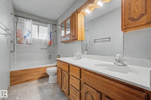 6223 139 Avenue, Edmonton, AB - Indoor Photo Showing Bathroom