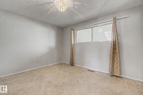 6223 139 Avenue, Edmonton, AB - Indoor Photo Showing Other Room
