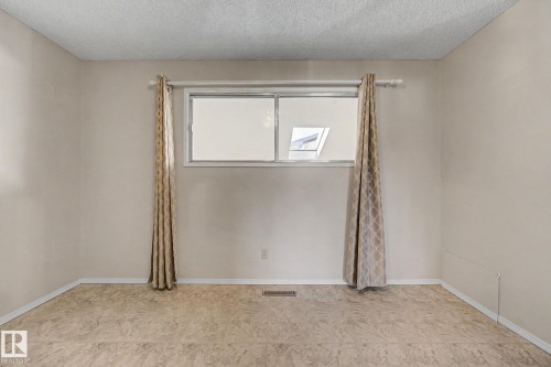 6223 139 Avenue, Edmonton, AB - Indoor Photo Showing Other Room