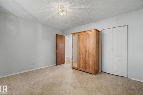 6223 139 Avenue, Edmonton, AB - Indoor Photo Showing Other Room