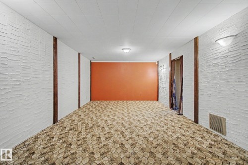 6223 139 Avenue, Edmonton, AB - Indoor Photo Showing Other Room
