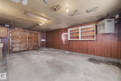6223 139 Avenue, Edmonton, AB - Indoor Photo Showing Garage