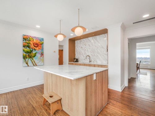 601 11826 100 Avenue, Edmonton, AB - Indoor Photo Showing Kitchen