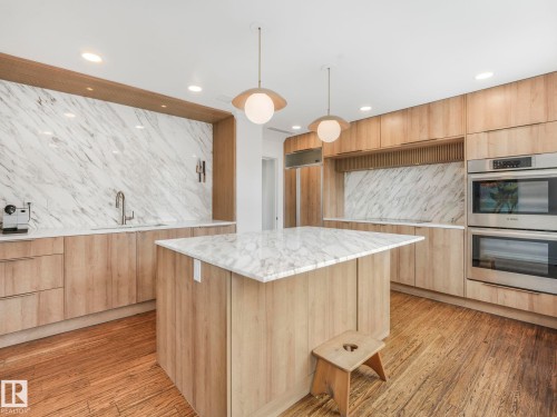 601 11826 100 Avenue, Edmonton, AB - Indoor Photo Showing Kitchen With Upgraded Kitchen