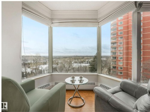 601 11826 100 Avenue, Edmonton, AB - Indoor Photo Showing Living Room