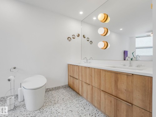 601 11826 100 Avenue, Edmonton, AB - Indoor Photo Showing Bathroom