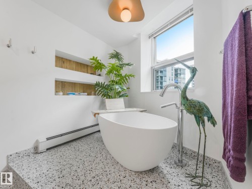 601 11826 100 Avenue, Edmonton, AB - Indoor Photo Showing Bathroom