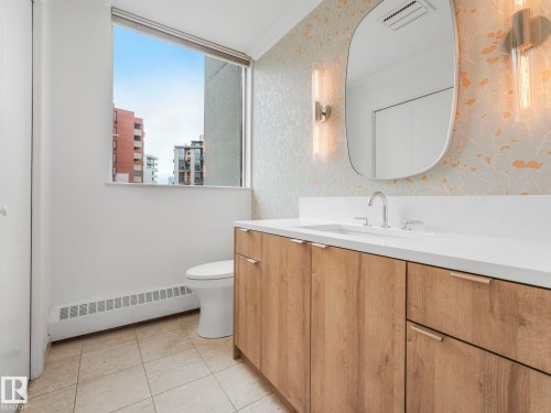 601 11826 100 Avenue, Edmonton, AB - Indoor Photo Showing Bathroom