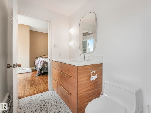 601 11826 100 Avenue, Edmonton, AB - Indoor Photo Showing Bathroom