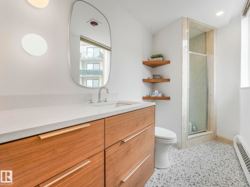 601 11826 100 Avenue, Edmonton, AB - Indoor Photo Showing Bathroom