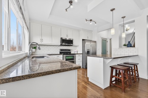 1004 Secord Promenade, Edmonton, AB - Indoor Photo Showing Kitchen With Upgraded Kitchen