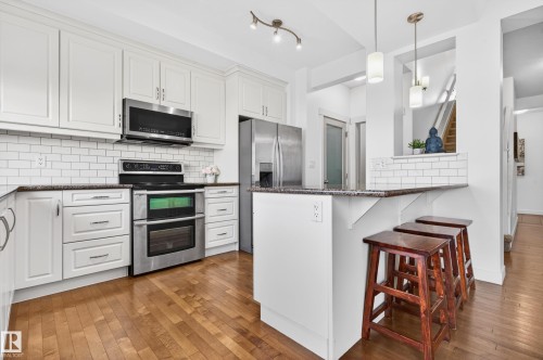 1004 Secord Promenade, Edmonton, AB - Indoor Photo Showing Kitchen With Upgraded Kitchen