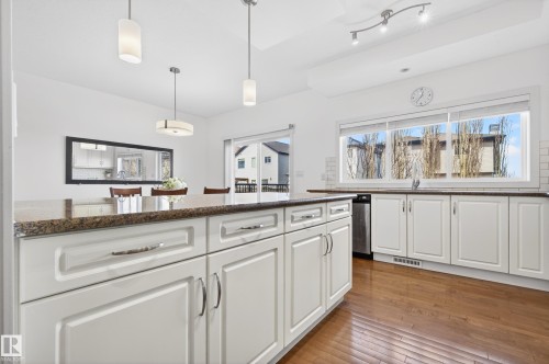 1004 Secord Promenade, Edmonton, AB - Indoor Photo Showing Kitchen