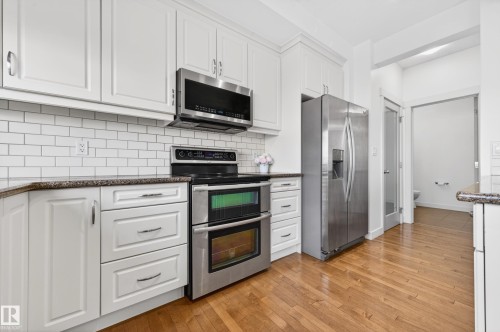 1004 Secord Promenade, Edmonton, AB - Indoor Photo Showing Kitchen With Upgraded Kitchen