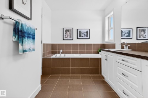 1004 Secord Promenade, Edmonton, AB - Indoor Photo Showing Bathroom