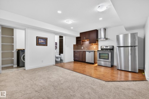 1004 Secord Promenade, Edmonton, AB - Indoor Photo Showing Kitchen
