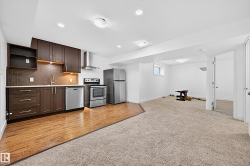 1004 Secord Promenade, Edmonton, AB - Indoor Photo Showing Kitchen