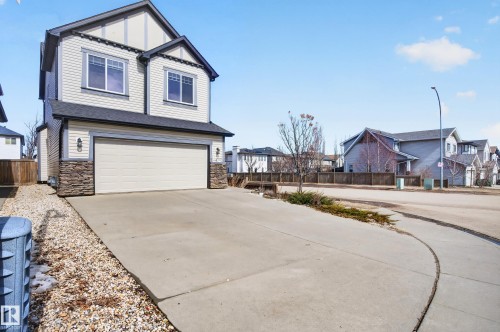 1004 Secord Promenade, Edmonton, AB - Outdoor