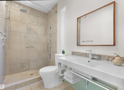 9651 87 Avenue, Edmonton, AB - Indoor Photo Showing Bathroom