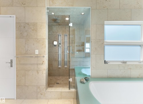 9651 87 Avenue, Edmonton, AB - Indoor Photo Showing Bathroom