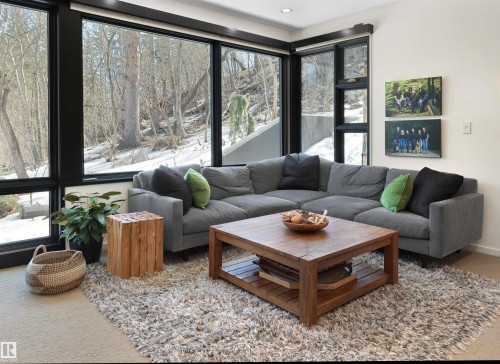 9651 87 Avenue, Edmonton, AB - Indoor Photo Showing Living Room