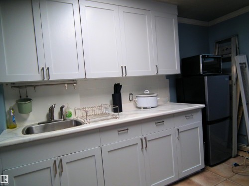 11702 79 Street Nw, Edmonton, AB - Indoor Photo Showing Kitchen