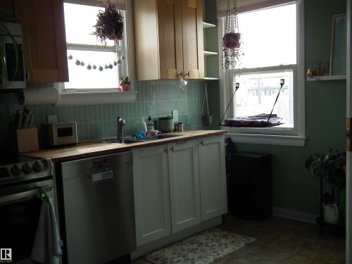 11702 79 Street Nw, Edmonton, AB - Indoor Photo Showing Kitchen