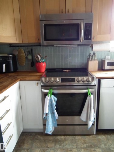 11702 79 Street Nw, Edmonton, AB - Indoor Photo Showing Kitchen