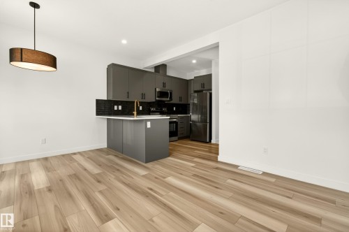 Unit 9 1910 Collip View, Edmonton, AB - Indoor Photo Showing Kitchen