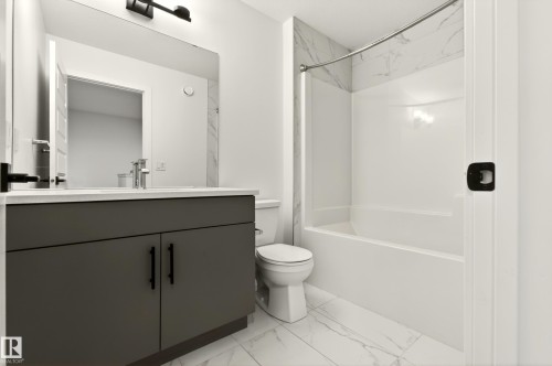 Unit 9 1910 Collip View, Edmonton, AB - Indoor Photo Showing Bathroom