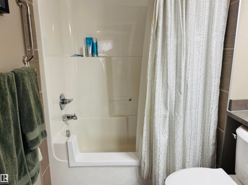 107 1520 Hammond Gate, Edmonton, AB - Indoor Photo Showing Bathroom