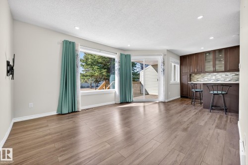 30 903 109 Street, Edmonton, AB - Indoor Photo Showing Living Room