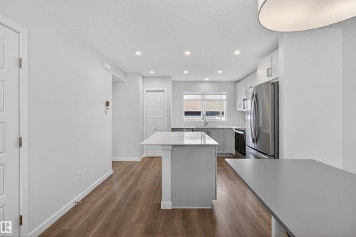 2422 Trumpeter Way, Edmonton, AB - Indoor Photo Showing Kitchen